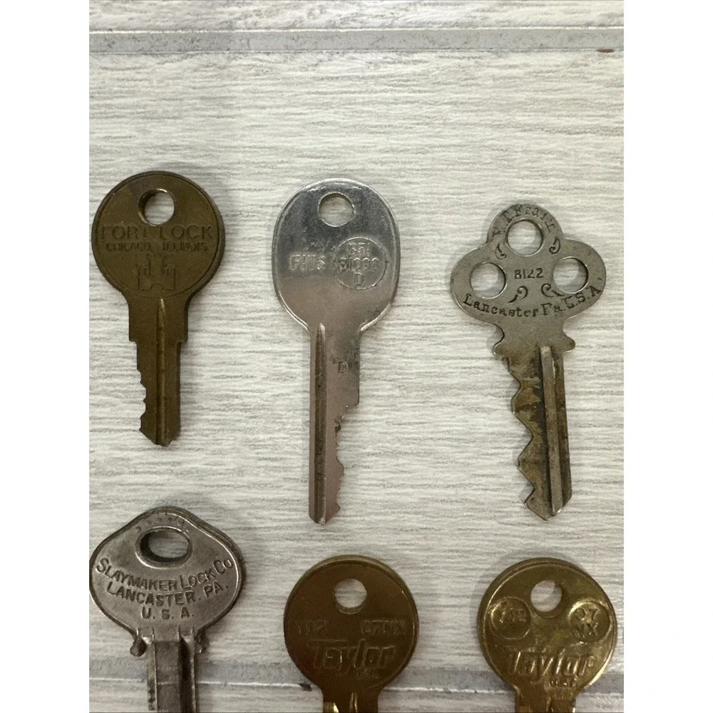 Vintage Set of 21 Unique Key Collectibles *See Description‎ for Details*